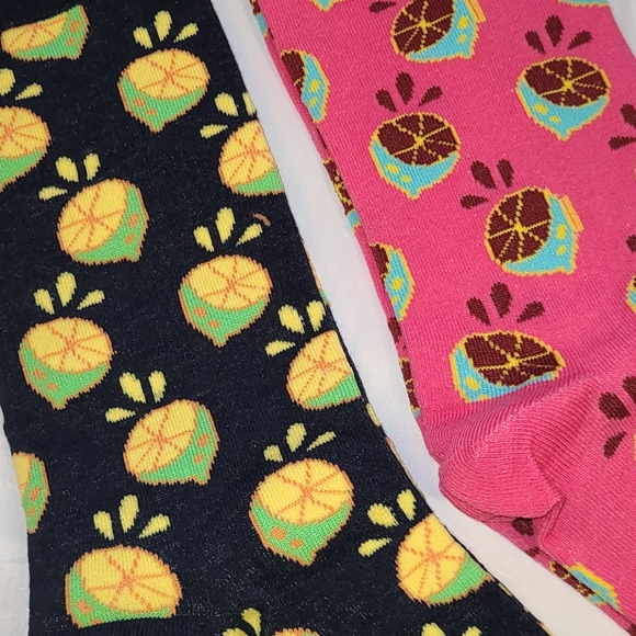 2 pairs of women's socks - Picture 2 of 16